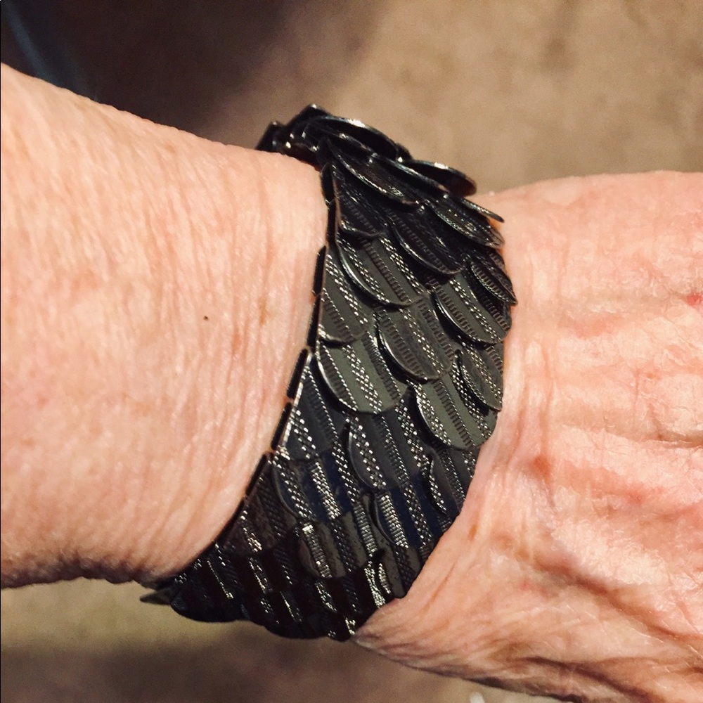 Jewelmint black swan cuff